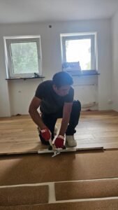 trabajado poniendo piso